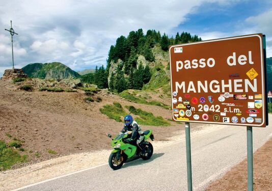 Alpenpass Mánghen, Passo