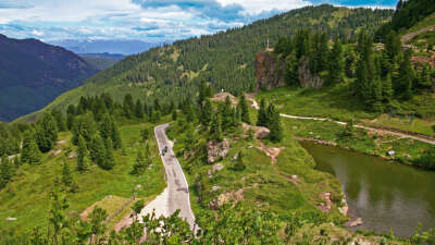 Mánghen, Passo