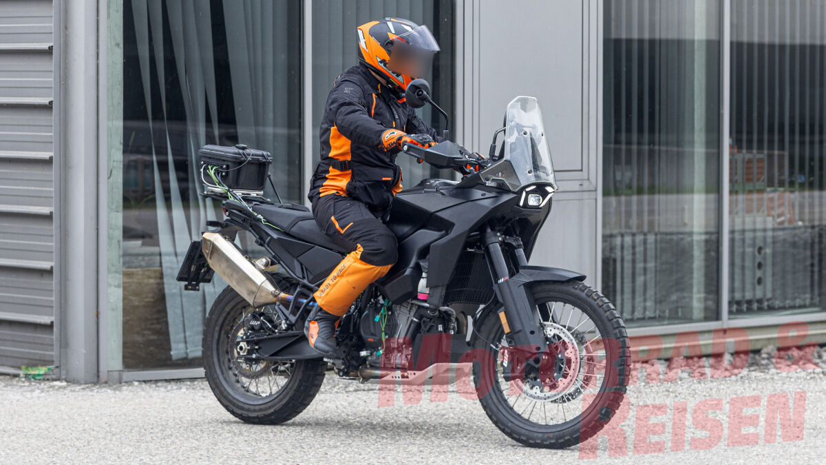 Neuaufguss: Das Design der kommenden 790 Adventure kommt schlanker und gefälliger daher und ist dennoch klar als KTM erkennbar