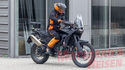 Prototyp der kommenden KTM 790 Adventure auf Testfahrt