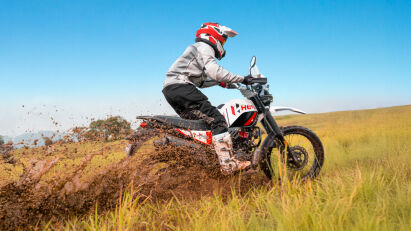 Hero Xpulse 200 4V Pro offroad unterwegs