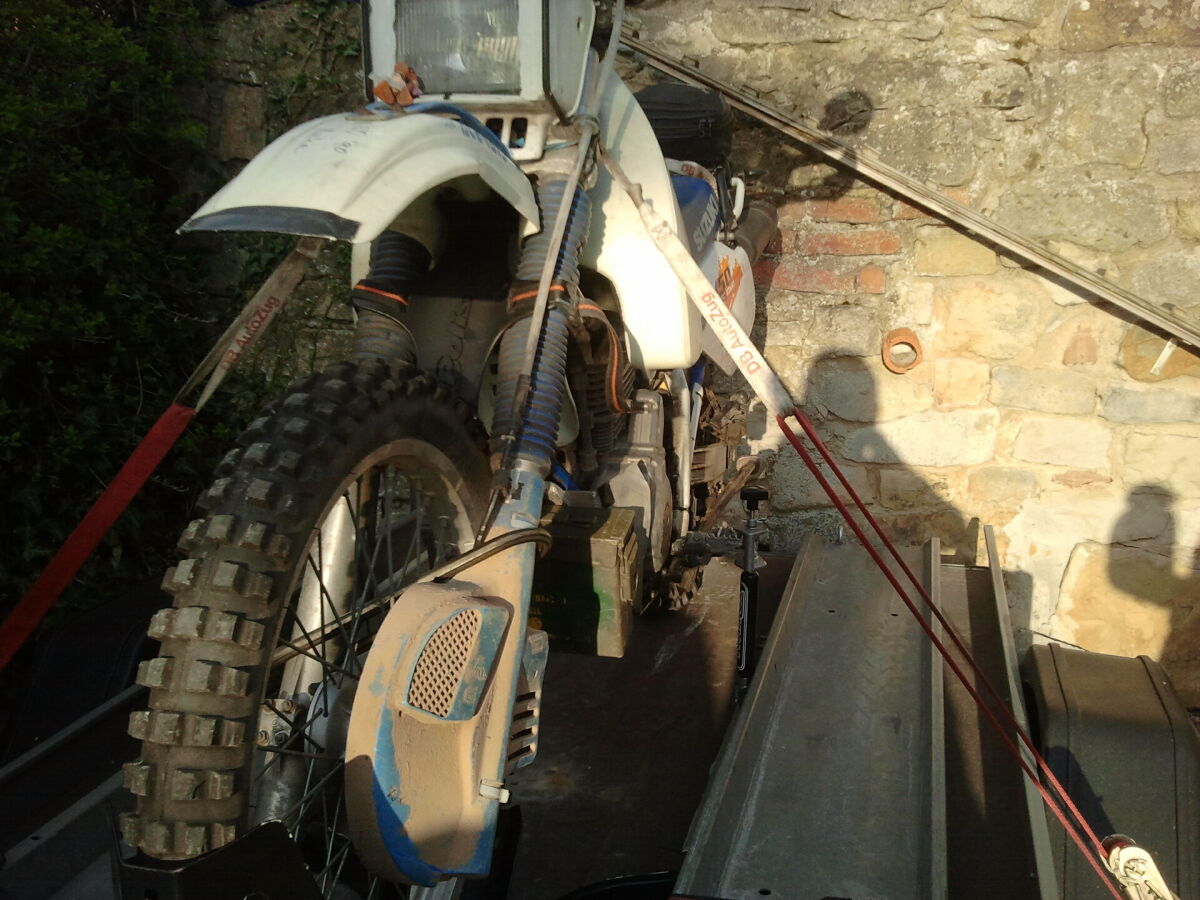DR 350 SE/S auf Anhänger mit TwinLox verladen