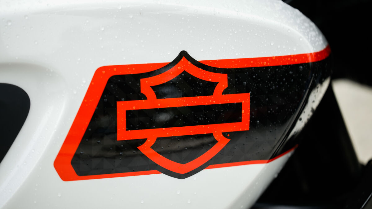 Neue Lackierungsoptionen, aktualisierte Graphics und große Embleme unterstreichen die Adventure-Identität der Pan America 1250 Limited