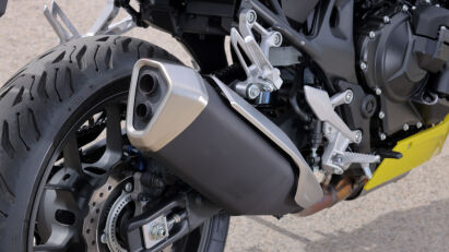 Honda CB750 Hornet mit E-Clutch – Auspuff