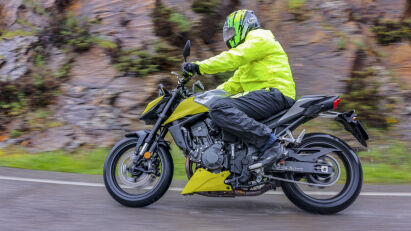 Honda CB750 Hornet mit E-Clutch – Ergonomie