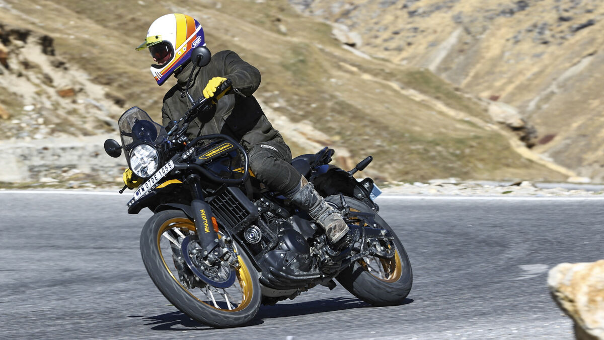 Kein Weg zu weit: Die Royal Enfield Himalayan ist eines der beliebtesten Globetrotter-Bikes. Erst als unkomplizierte Himalayan 411, jetzt als deutlich potentere Himalayan 450