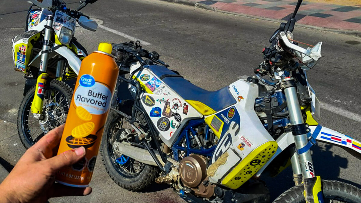Frisch eingebuttert kann uns das Salz hoffentlich nichts anhaben. Fettspray zum Schutz vor Rost. Wir werden erst in ein paar Monaten wissen, ob sich das gelohnt hat