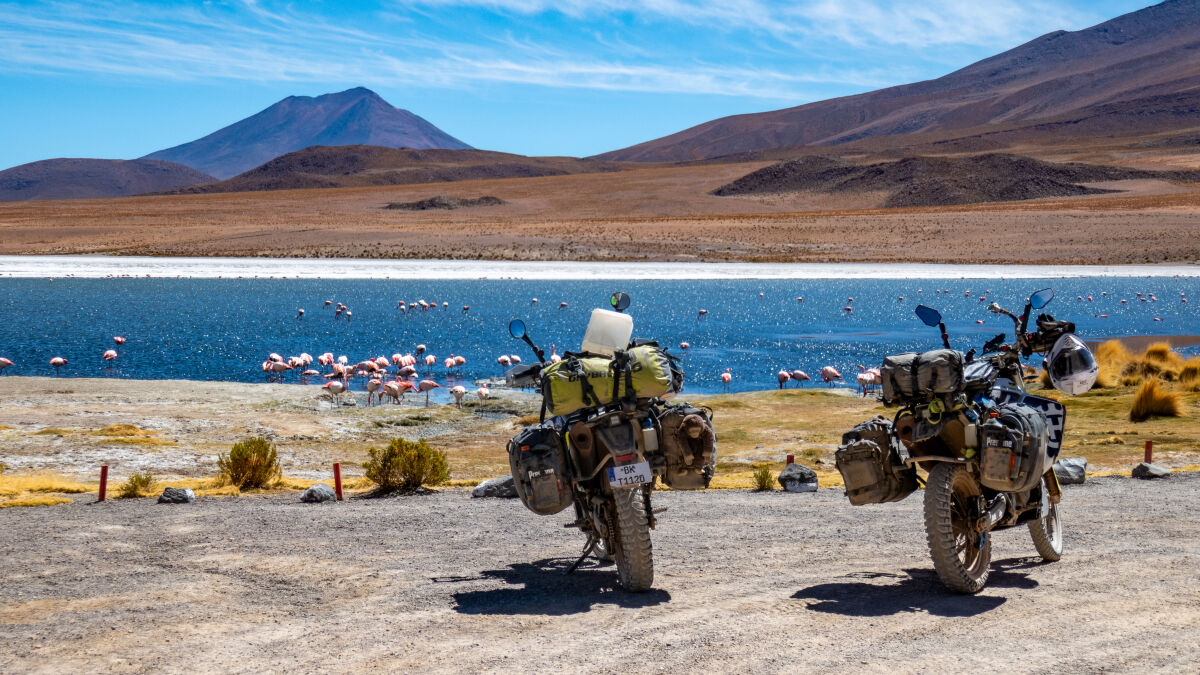 Schon die erste Lagune begeistert uns mit Einsamkeit, farbenfroher Natur und Flamingos