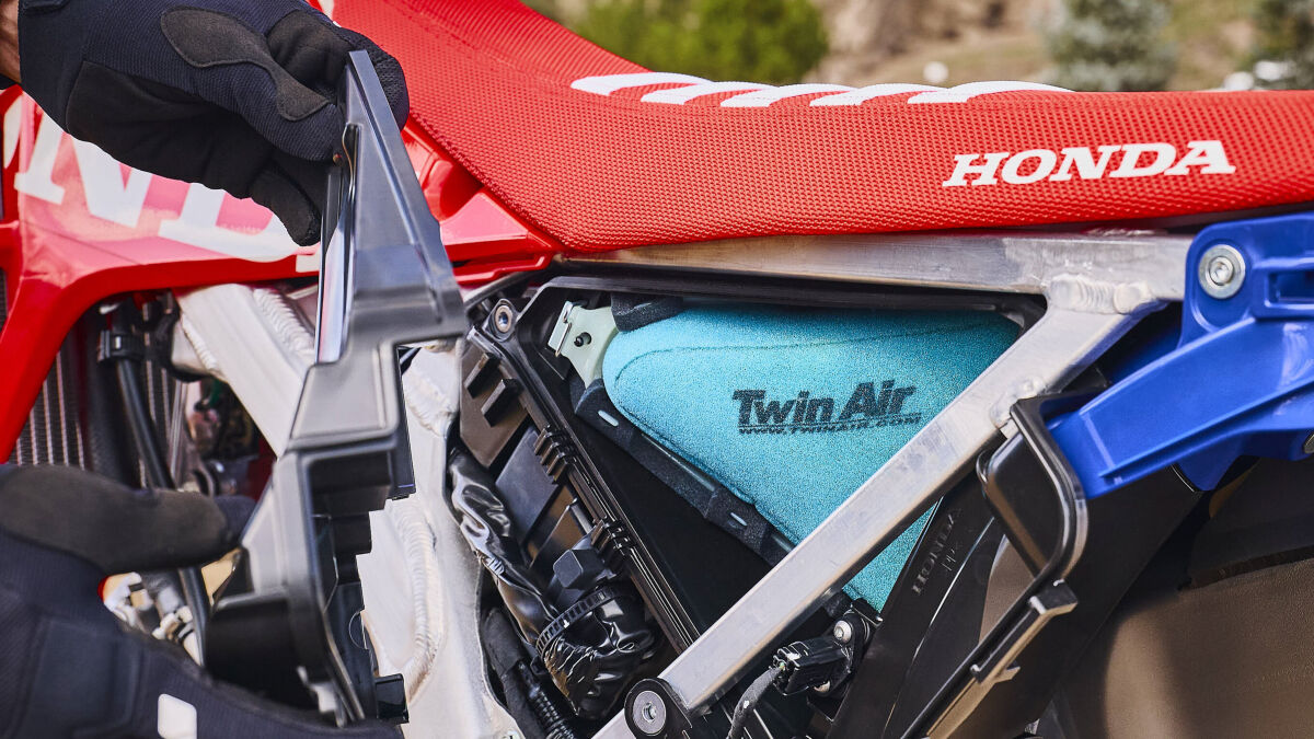 Zwei Sondermodelle aus Kumamoto  – Honda CRF-Motocrosser 2027 – Bild 12