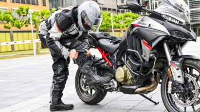 Mitversicherte Schutzkleidung: Wann zahlt die Versicherung für Helm und Airbag-Weste