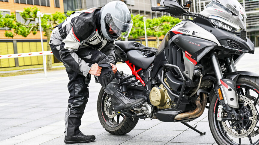 Mitversicherte Schutzkleidung: Wann zahlt die Versicherung für Helm und Airbag-Weste