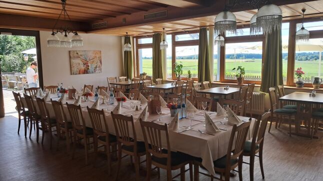 Motorradhotel - Baden-Württemberg, Schwäbische Alb - Hirsch im Grünen