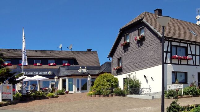 Motorradhotel - Sauerland, Südwestfalen, Westfalen - Landgasthof Haus zur Sonne