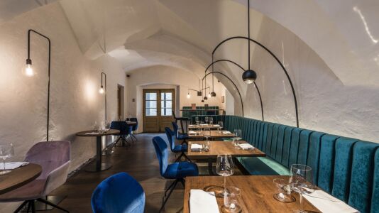 Flurin - Bar, Restaurant & Suites