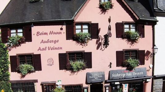 Auberge Aal Veinen Beim Hunn