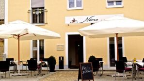Café & Pension Nine