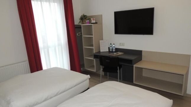 Motorradhotel - Donau, Niederösterreich - AVIA Motel Bisamberg